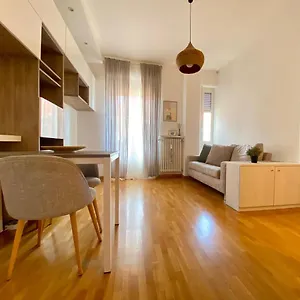 Da Vinci - With Balcony In Design District - Tortona Area , Milano Italia
